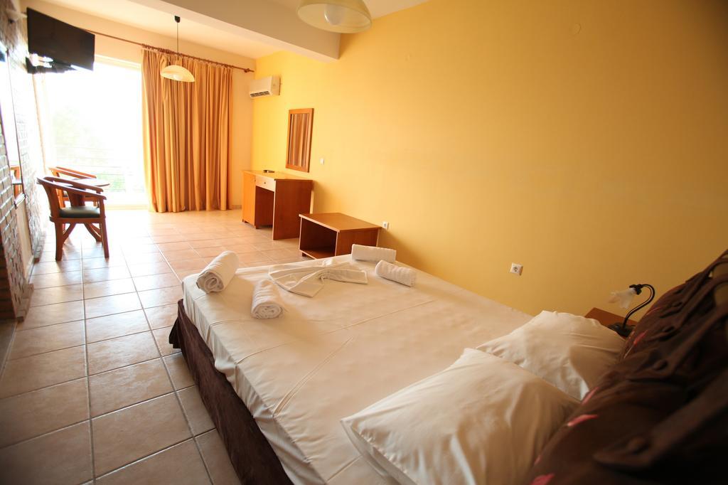 Iria Beach Ngoại thất bức ảnh
