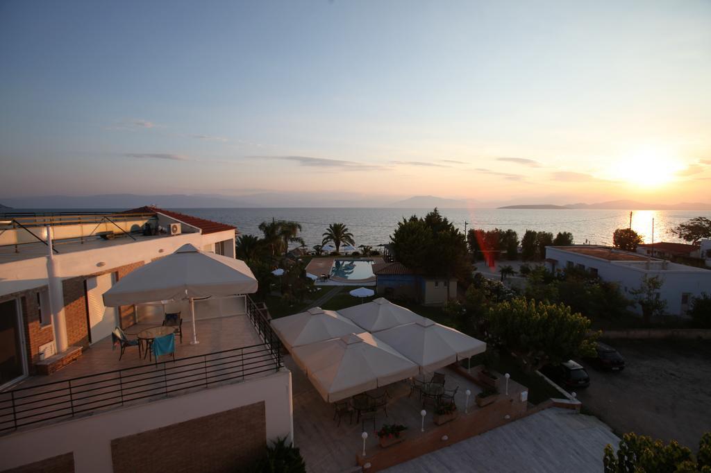 Iria Beach Ngoại thất bức ảnh