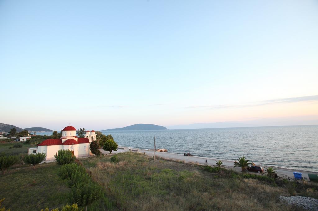 Iria Beach Ngoại thất bức ảnh