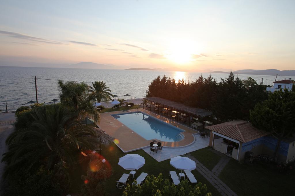 Iria Beach Ngoại thất bức ảnh