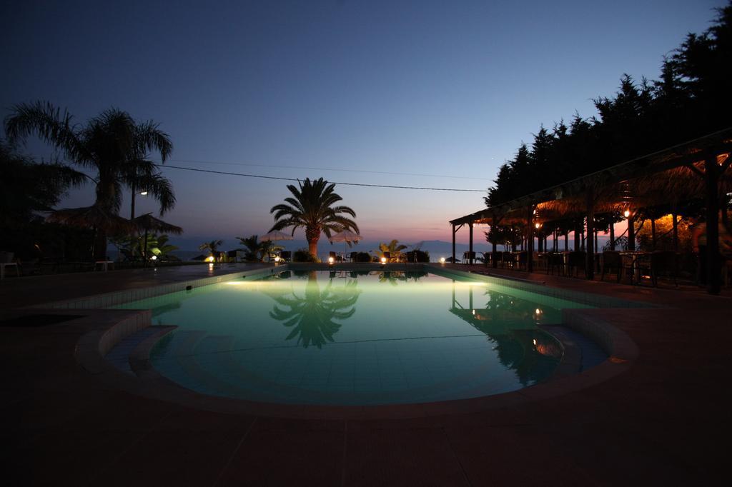 Iria Beach Ngoại thất bức ảnh